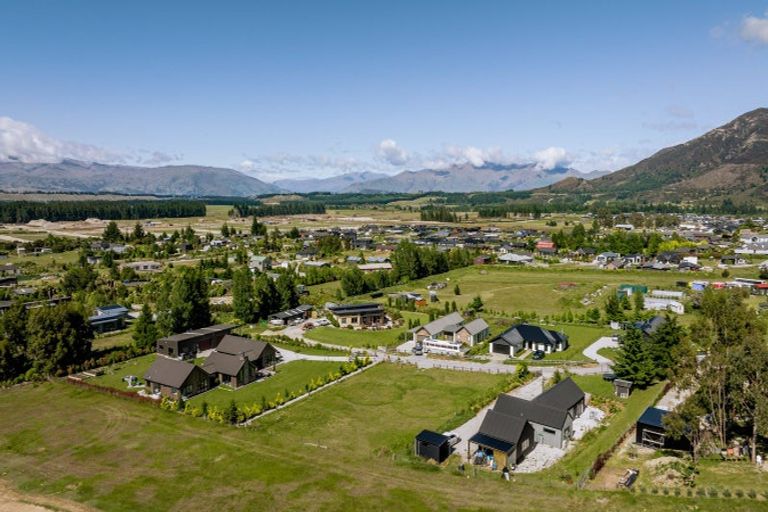 Photo of property in 13 Skylark Place, Lake Hawea, 9382