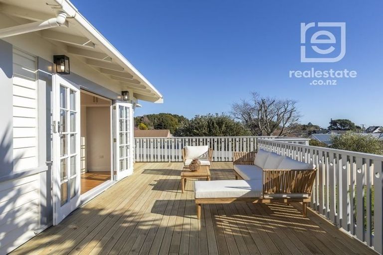 Photo of property in 16 Bulteel Street, New Plymouth, 4310