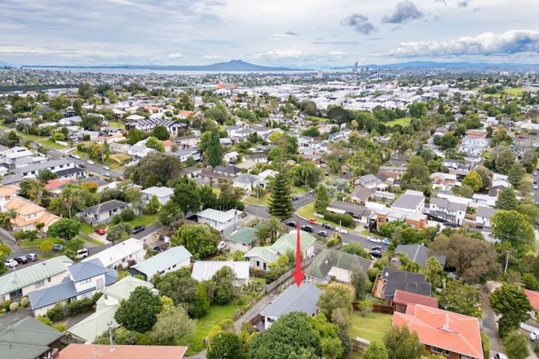 Photo of property in 2/48 Hogans Road, Glenfield, Auckland, 0629