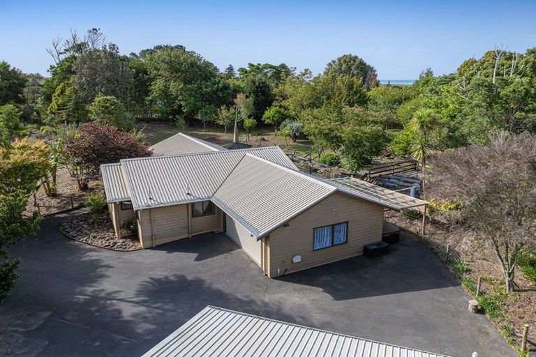Photo of property in 1688 South Head Road, South Head, Helensville, 0874