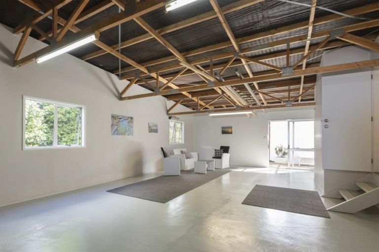 Photo of property in 31 Harbour View Road, Point Wells, 0986