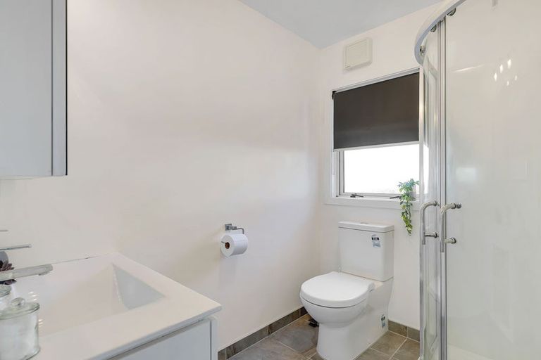 Photo of property in 2/19 Ranui Terrace, Tawa, Wellington, 5028
