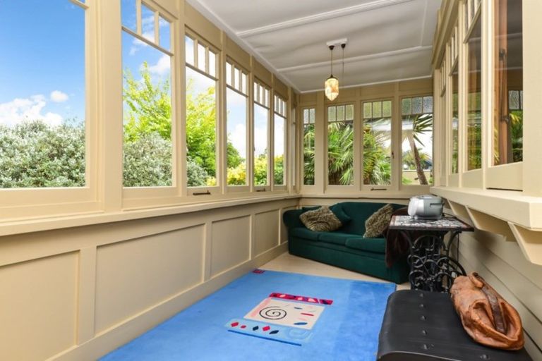 Photo of property in 1 Oakley Avenue, Claudelands, Hamilton, 3214