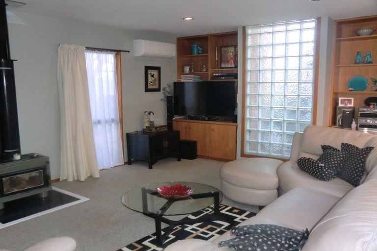 Photo of property in 2/240a Condell Avenue, Papanui, Christchurch, 8053