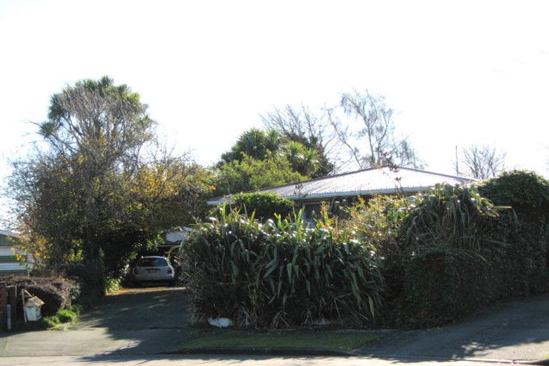 Photo of property in 19 Neave Place, Hillmorton, Christchurch, 8025