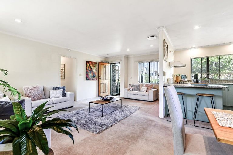 Photo of property in 2/38 Sandwich Road, St Andrews, Hamilton, 3200