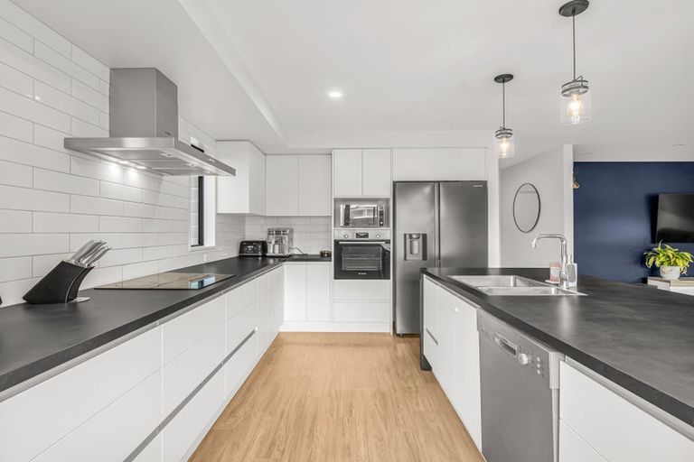 Photo of property in 102 Petries Road, Woodend, 7610