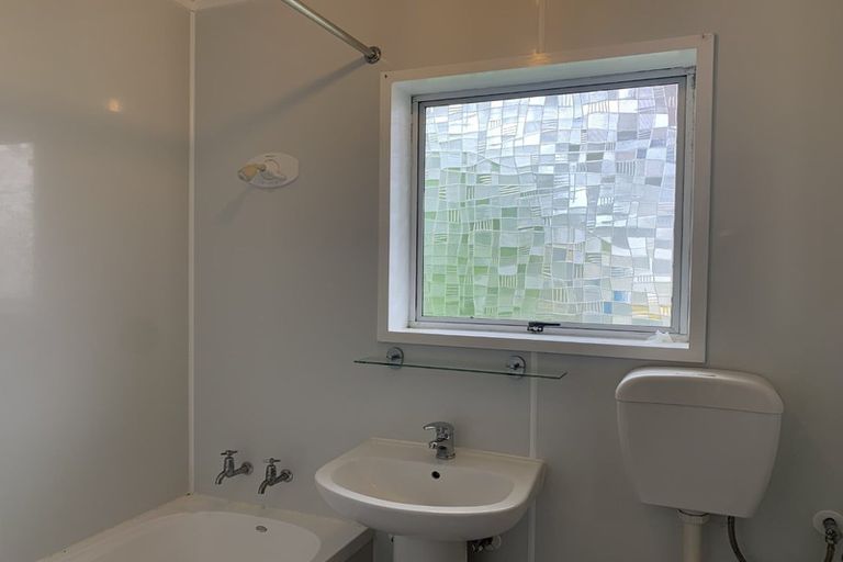 Photo of property in 3/11 Alston Avenue, Kelston, Auckland, 0602