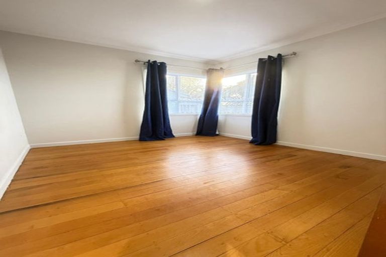 Photo of property in 3181 Great North Road, New Lynn, Auckland, 0600