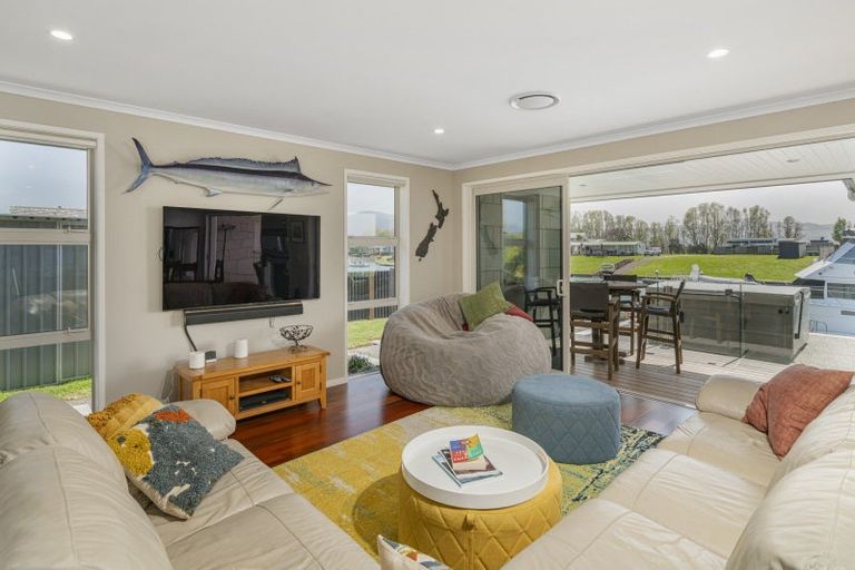 Photo of property in 30 Hei Esplanade, Whitianga, 3510