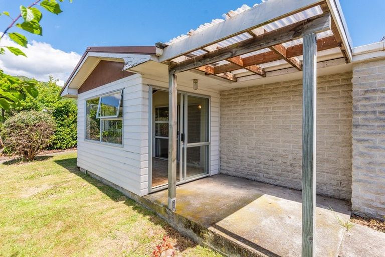 Photo of property in 22 Sylvan Avenue, Waikanae, 5036
