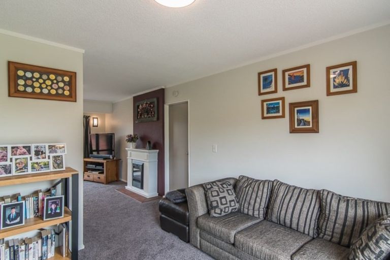 Photo of property in 4 Chilton Drive, Paraparaumu, 5032