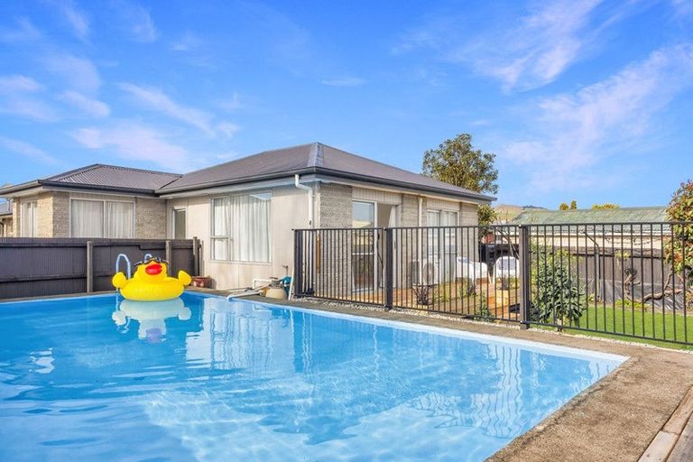 Photo of property in 2/17 Frensham Crescent, Woolston, Christchurch, 8062