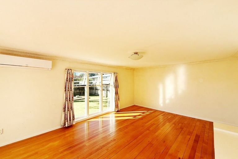 Photo of property in 15 Karamu Street, Te Atatu Peninsula, Auckland, 0610