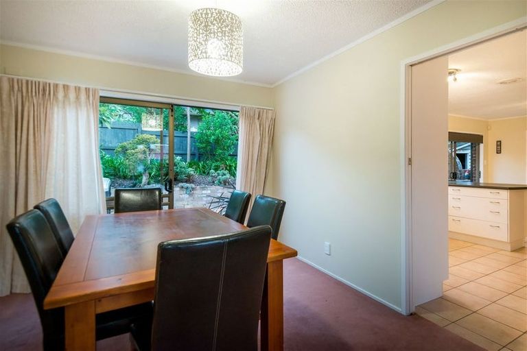 Photo of property in 33 James Evans Drive, Northcote, Auckland, 0627