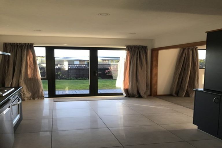 Photo of property in 1/5 Rhyl Place, Bryndwr, Christchurch, 8053