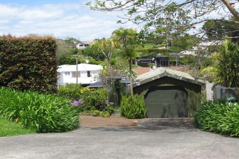 Photo of property in 6 The Crescent, Tindalls Beach, Whangaparaoa, 0930