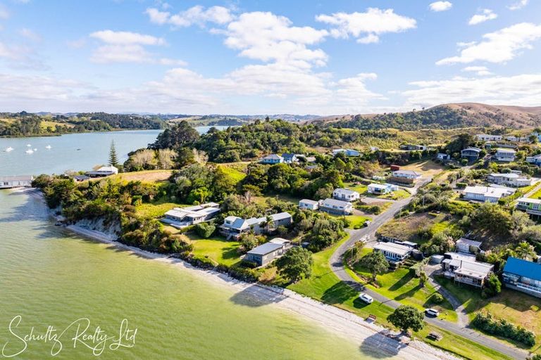 Photo of property in 1 Rigby Street, Whakapirau, 0583