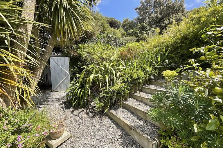 Photo of property in 2 Te Kura Road, Pukerua Bay, 5026