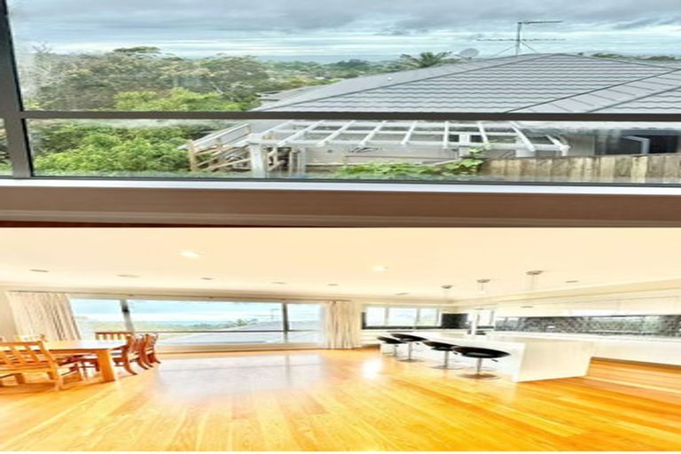 Photo of property in 817a East Coast Road, Northcross, Auckland, 0630