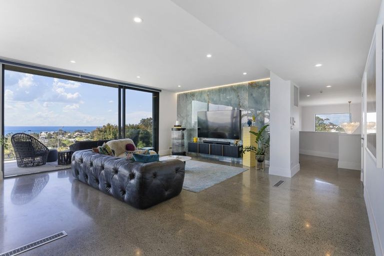 Photo of property in 201 Whangaparaoa Road, Red Beach, 0932