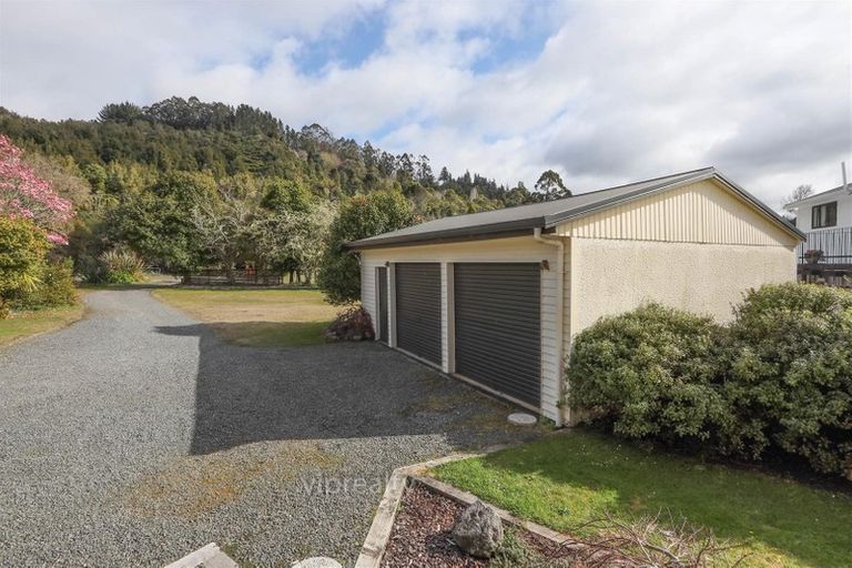 Photo of property in 15 Okareka Loop Road, Lake Okareka, Rotorua, 3076