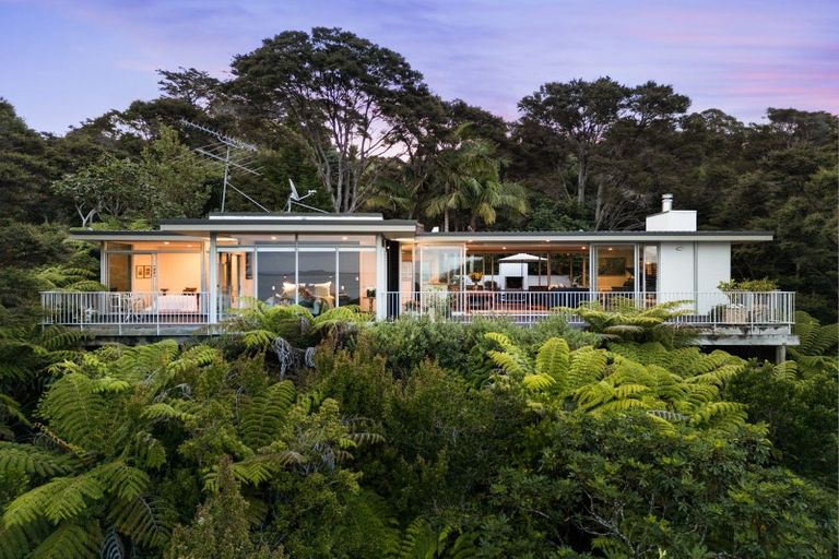 Photo of property in 730a South Titirangi Road, Titirangi, Auckland, 0604