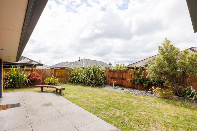 Photo of property in 12 Johnstone Drive, Fitzherbert, Palmerston North, 4410