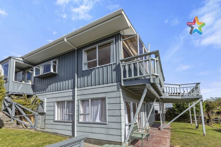 Photo of property in 33 Kingsley Street, Stokes Valley, Lower Hutt, 5019