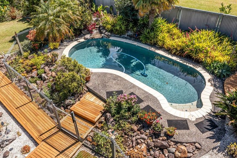 Photo of property in 93 Tarapatiki Drive, Whitianga, 3510