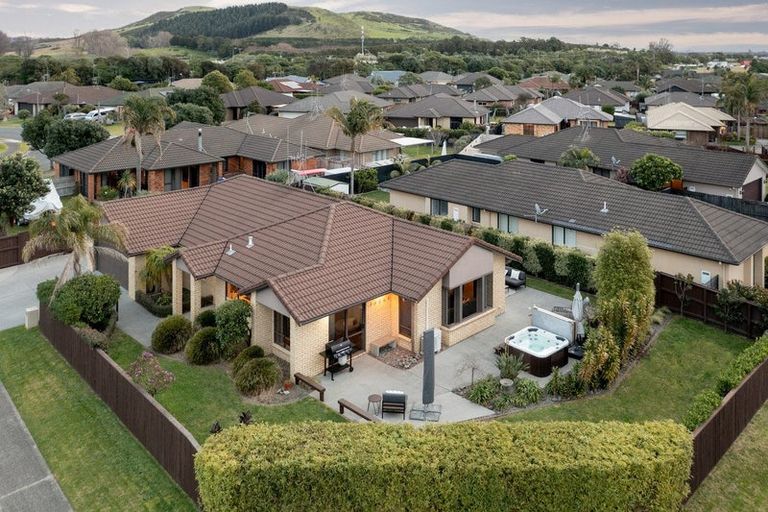 Photo of property in 8 Seabreeze Place, Papamoa Beach, Papamoa, 3118