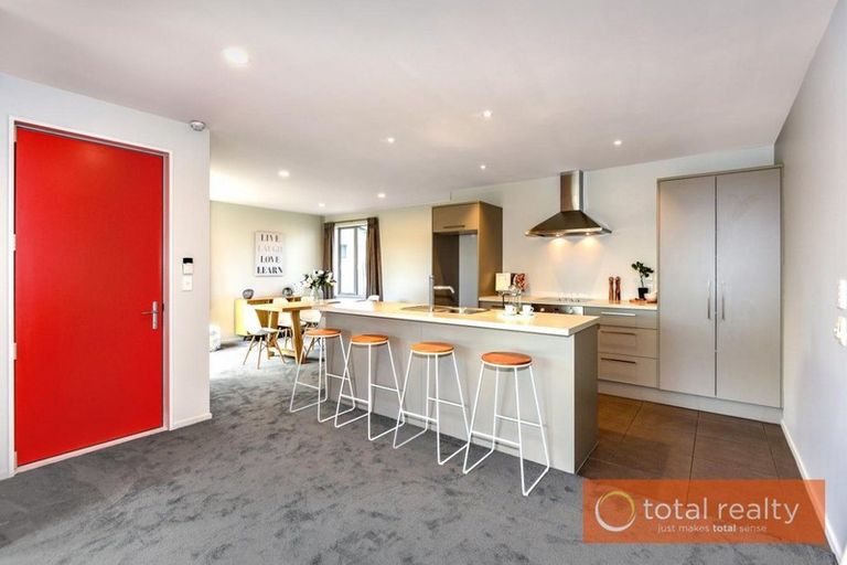 Photo of property in 86 Somerfield Street, Somerfield, Christchurch, 8024