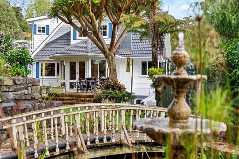 Photo of property in 32 Deane Avenue, Titirangi, Auckland, 0604