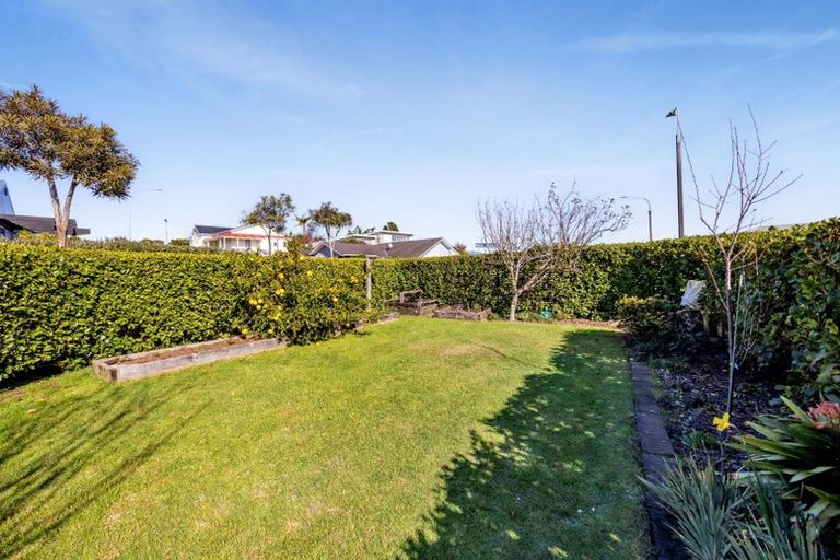 Photo of property in 82 Wallath Road, Westown, New Plymouth, 4310