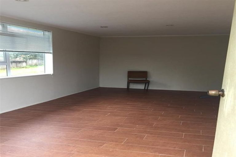 Photo of property in 3 Lavery Place, Sunnynook, Auckland, 0632