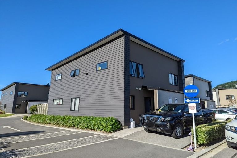 Photo of property in 11/9 Surrey Street, Tawa, Wellington, 5028