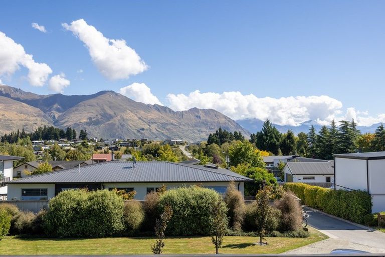 Photo of property in 16 Bevan Place, Wanaka, 9305
