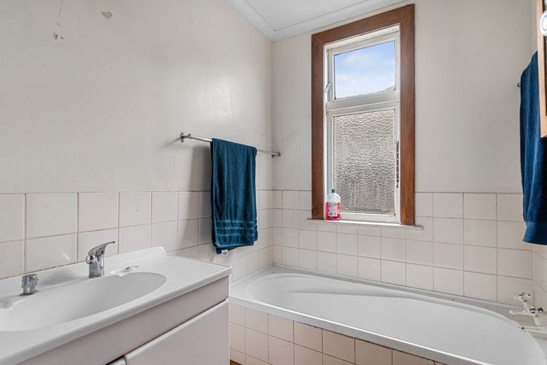 Photo of property in 135 Opawa Road, Opawa, Christchurch, 8023