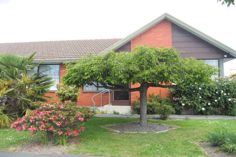 Photo of property in 2/76 Sturrocks Road, Casebrook, Christchurch, 8051