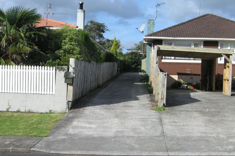 Photo of property in 7a Gill Avenue, Te Atatu Peninsula, Auckland, 0610