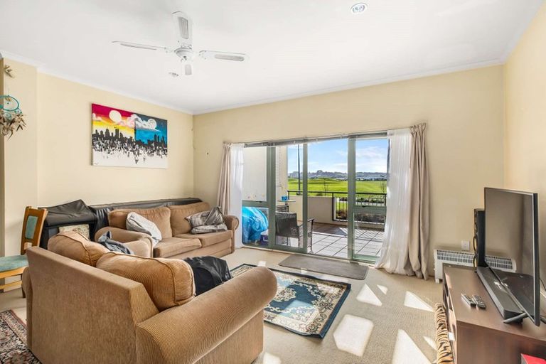 Photo of property in 2/150 Chapel Road, Flat Bush, Auckland, 2019
