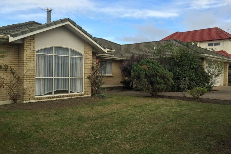Photo of property in 186 Botany Road, Botany Downs, Auckland, 2010