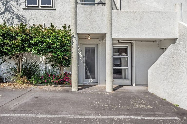 Photo of property in 3/18 Parr Terrace, Castor Bay, Auckland, 0620