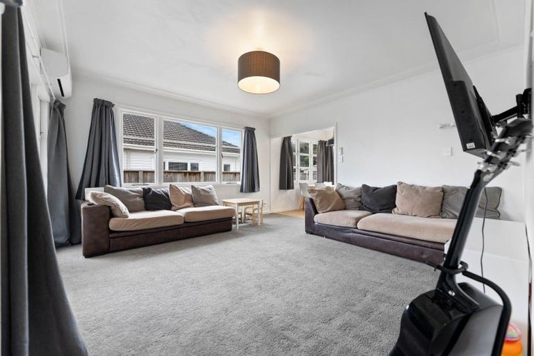 Photo of property in 12 Winter Street, Fairfield, Hamilton, 3214