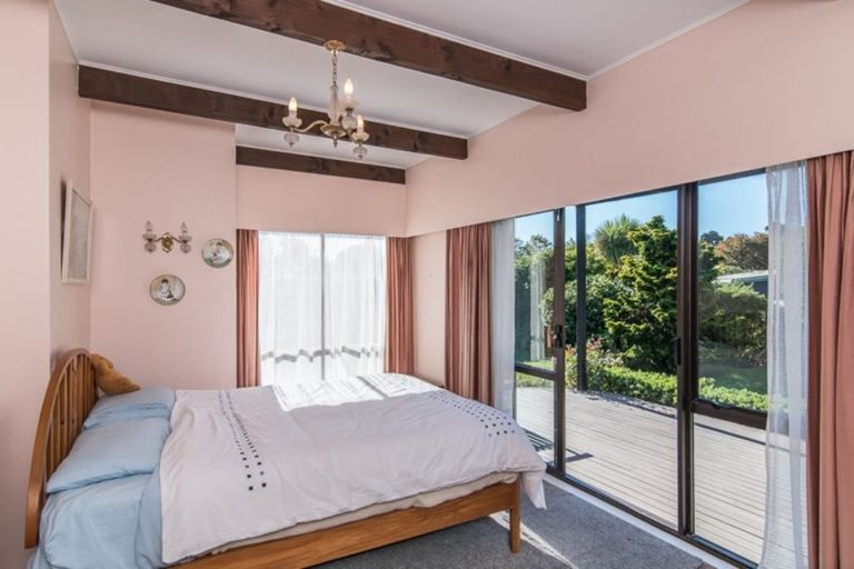 Photo of property in 211 Te Moana Road, Waikanae, 5036