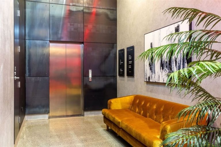 Photo of property in 177a High Street, Oxford, 7430