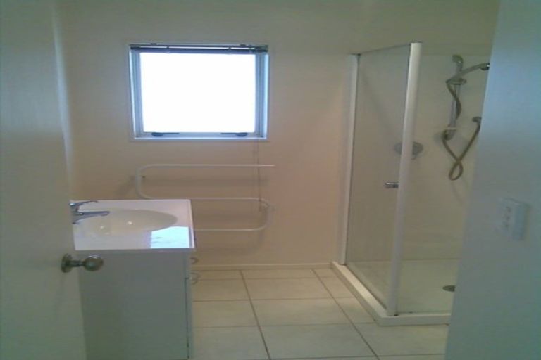 Photo of property in 8 Charta Place, Sunnyvale, Auckland, 0612