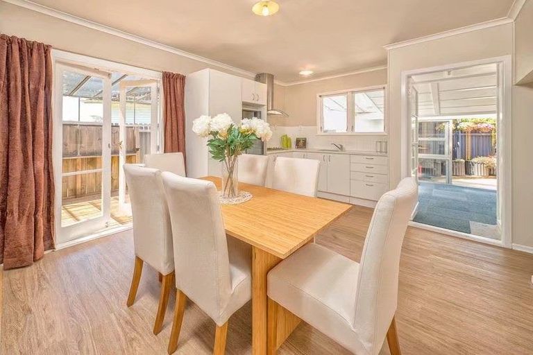 Photo of property in 111 Chichester Drive, Rosehill, Papakura, 2113