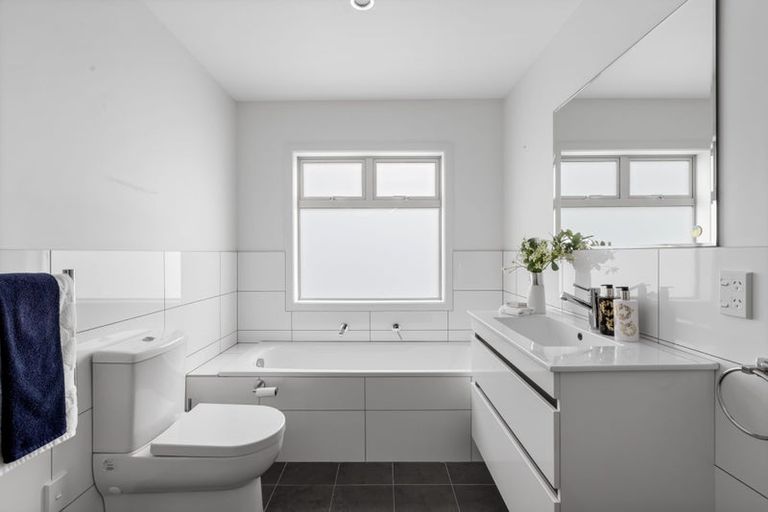 Photo of property in 1/127 Churchill Road, Rothesay Bay, Auckland, 0630