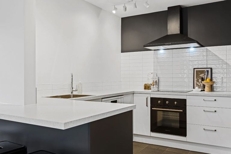 Photo of property in 2/17 Frensham Crescent, Woolston, Christchurch, 8062